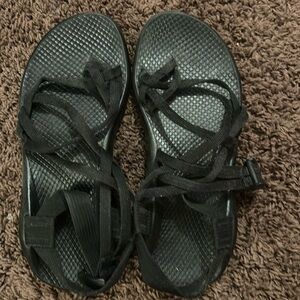 Black toe chacos